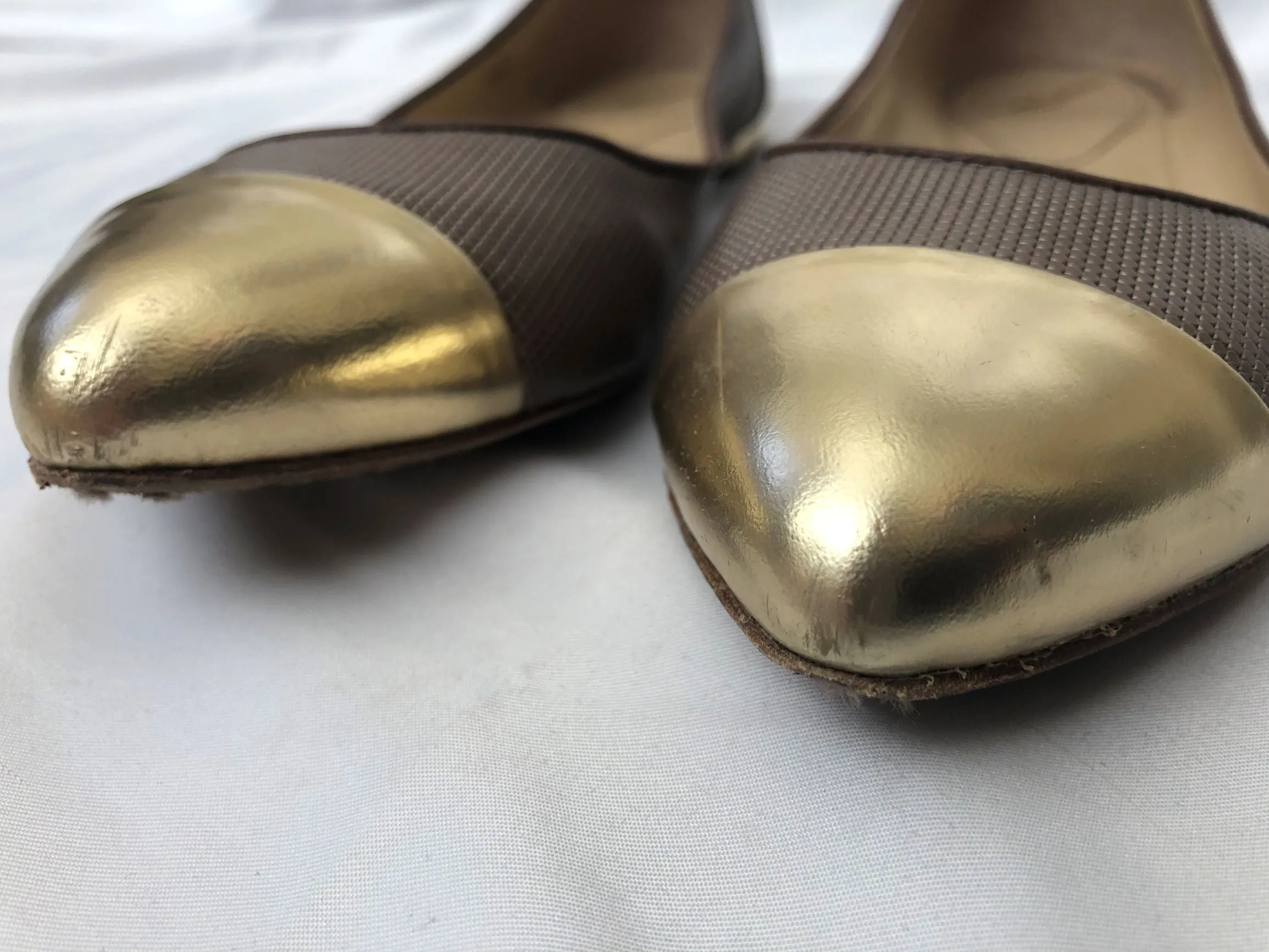 Brian Atwood Size 7 Gold Toe Flats