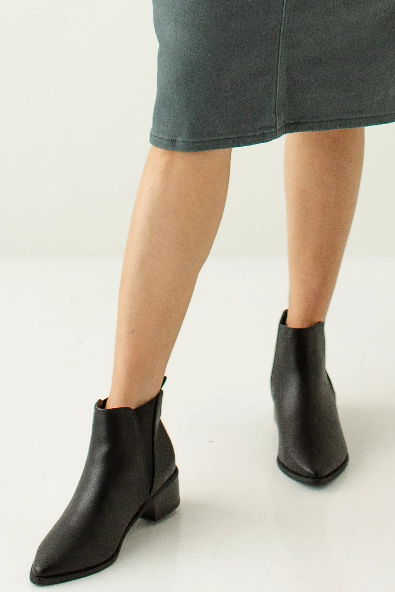 'Bristol' Low Heel Chelsea Boots in Black
