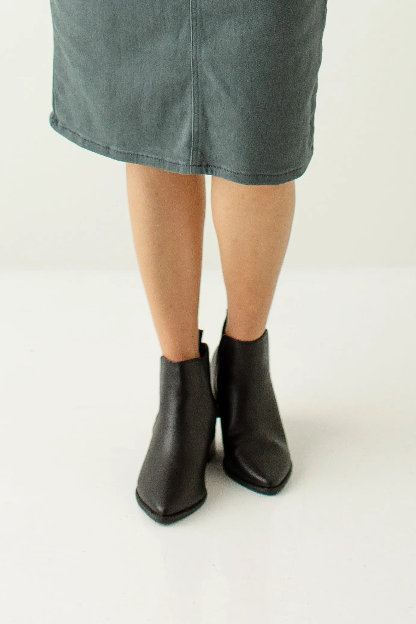 'Bristol' Low Heel Chelsea Boots in Black