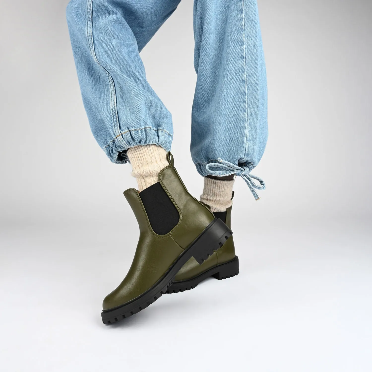 KENOVA CHELSEA BOOTIES IN WIDE