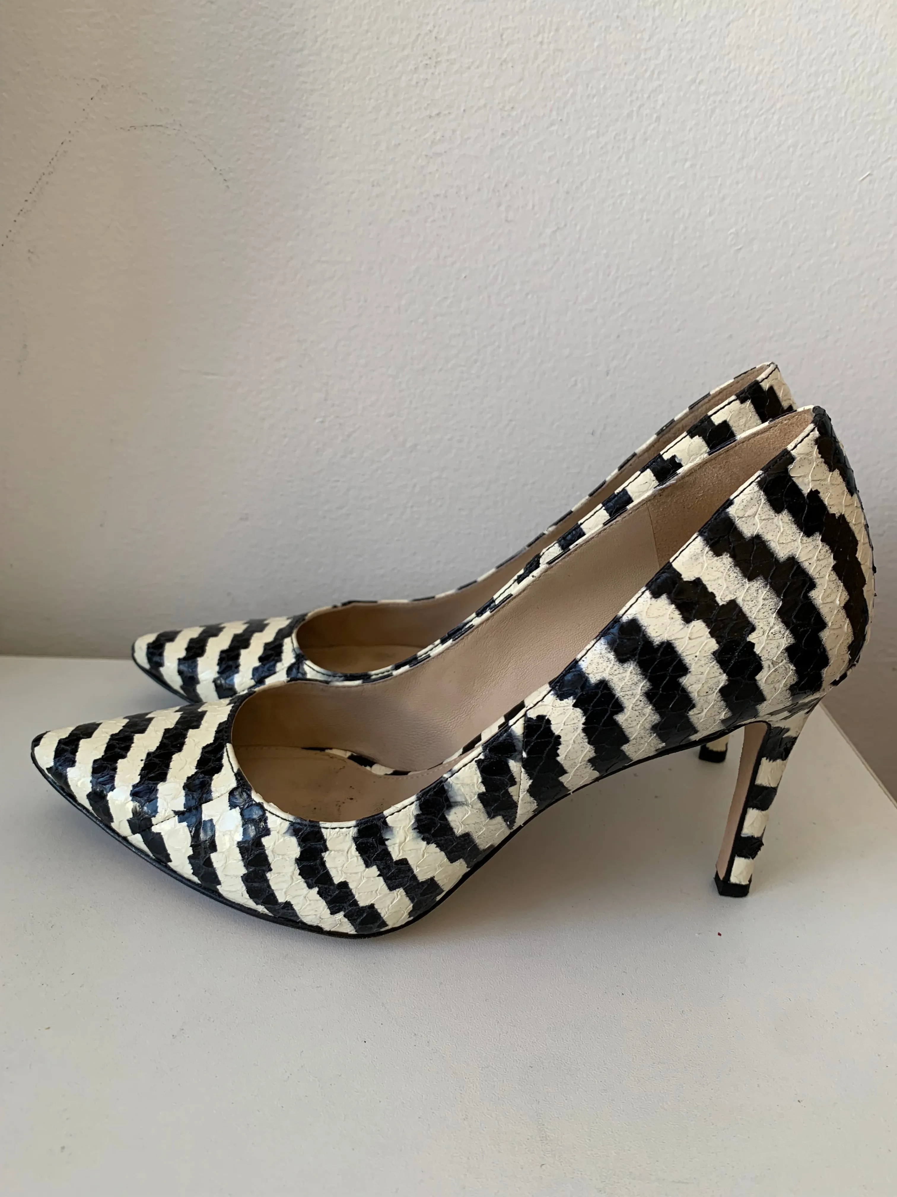 Via Spiga Black and White Carola Leather Zebra Print Pumps Size 8 Women’s