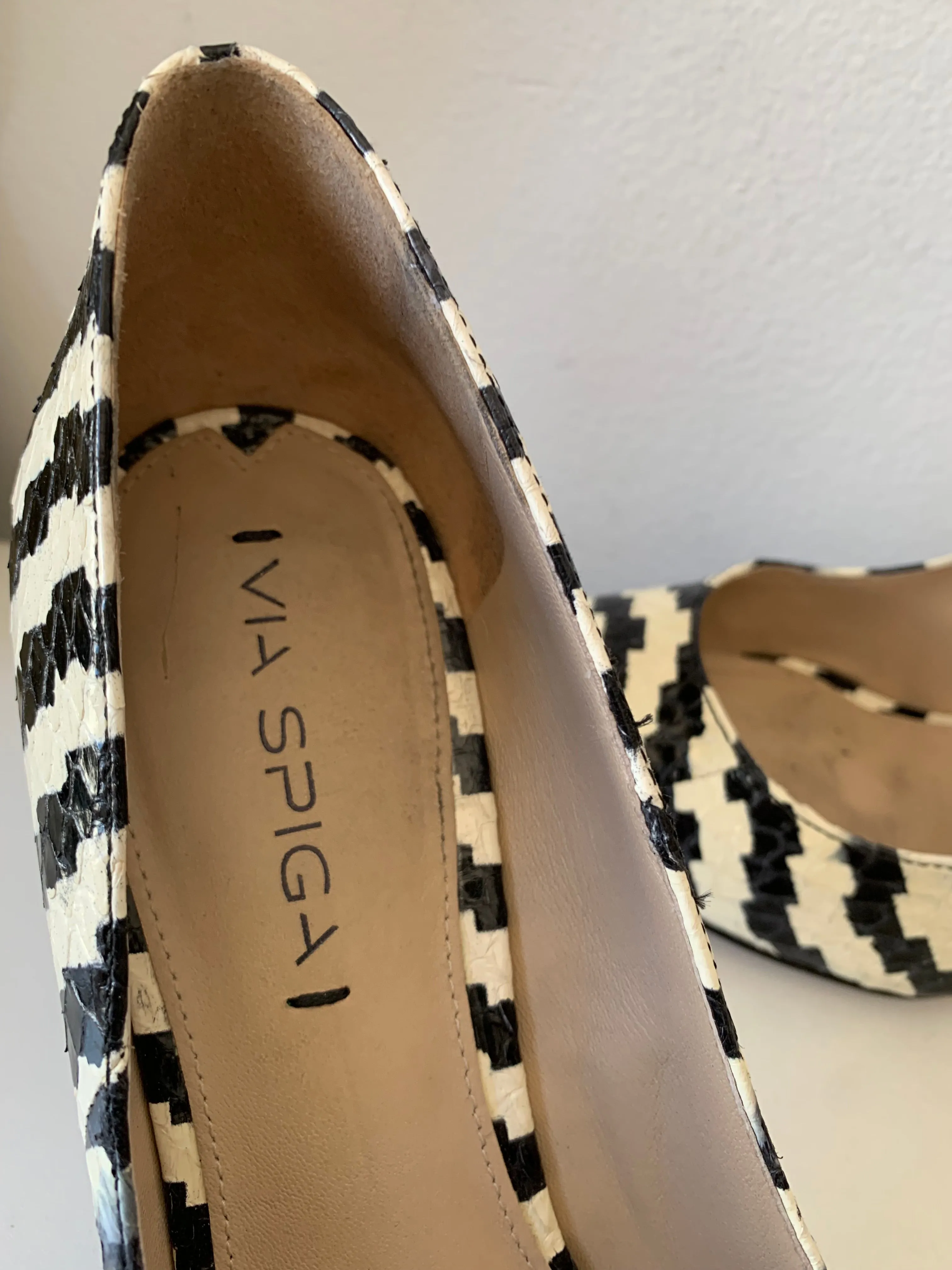 Via Spiga Black and White Carola Leather Zebra Print Pumps Size 8 Women’s