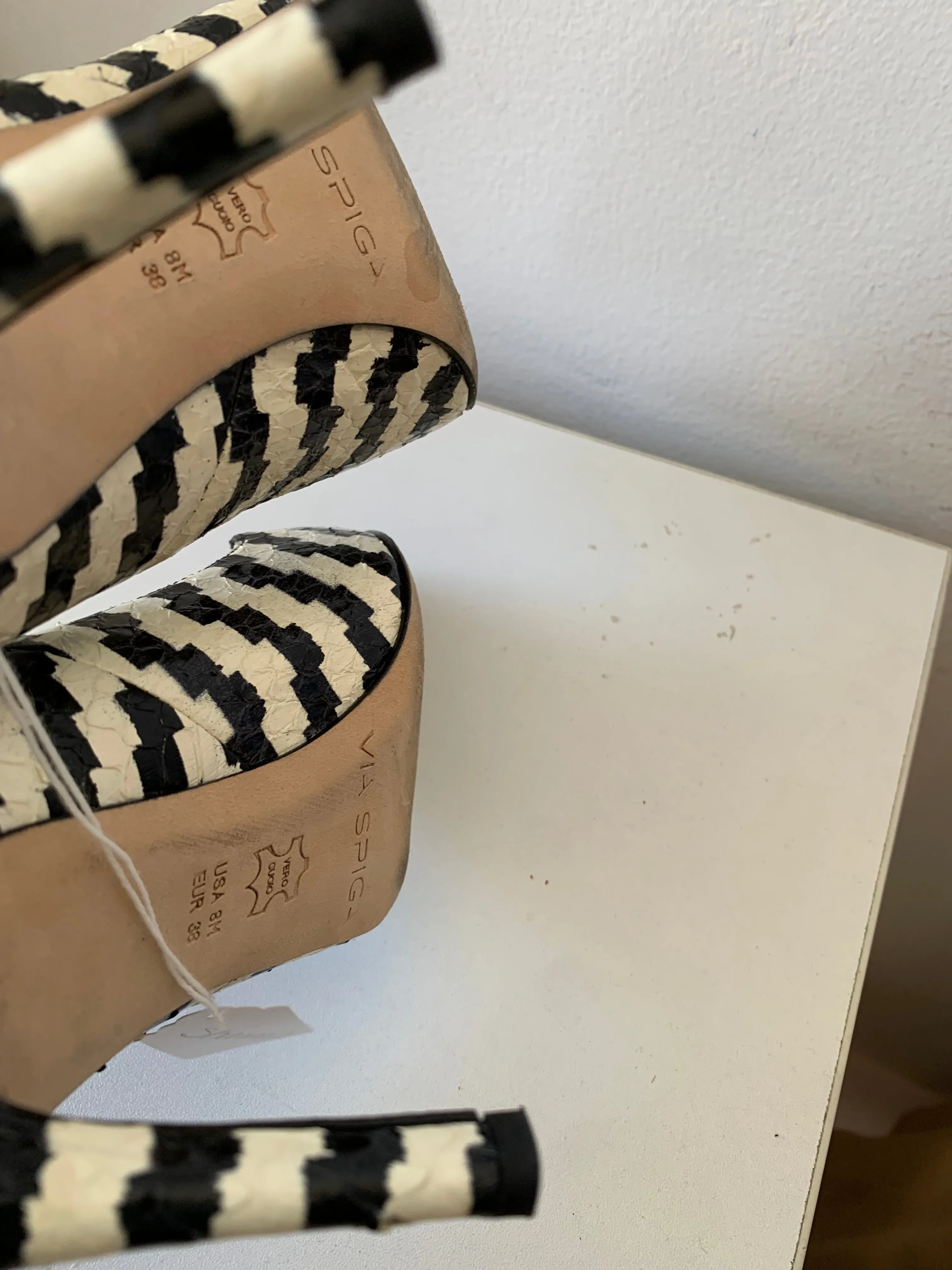 Via Spiga Black and White Carola Leather Zebra Print Pumps Size 8 Women’s