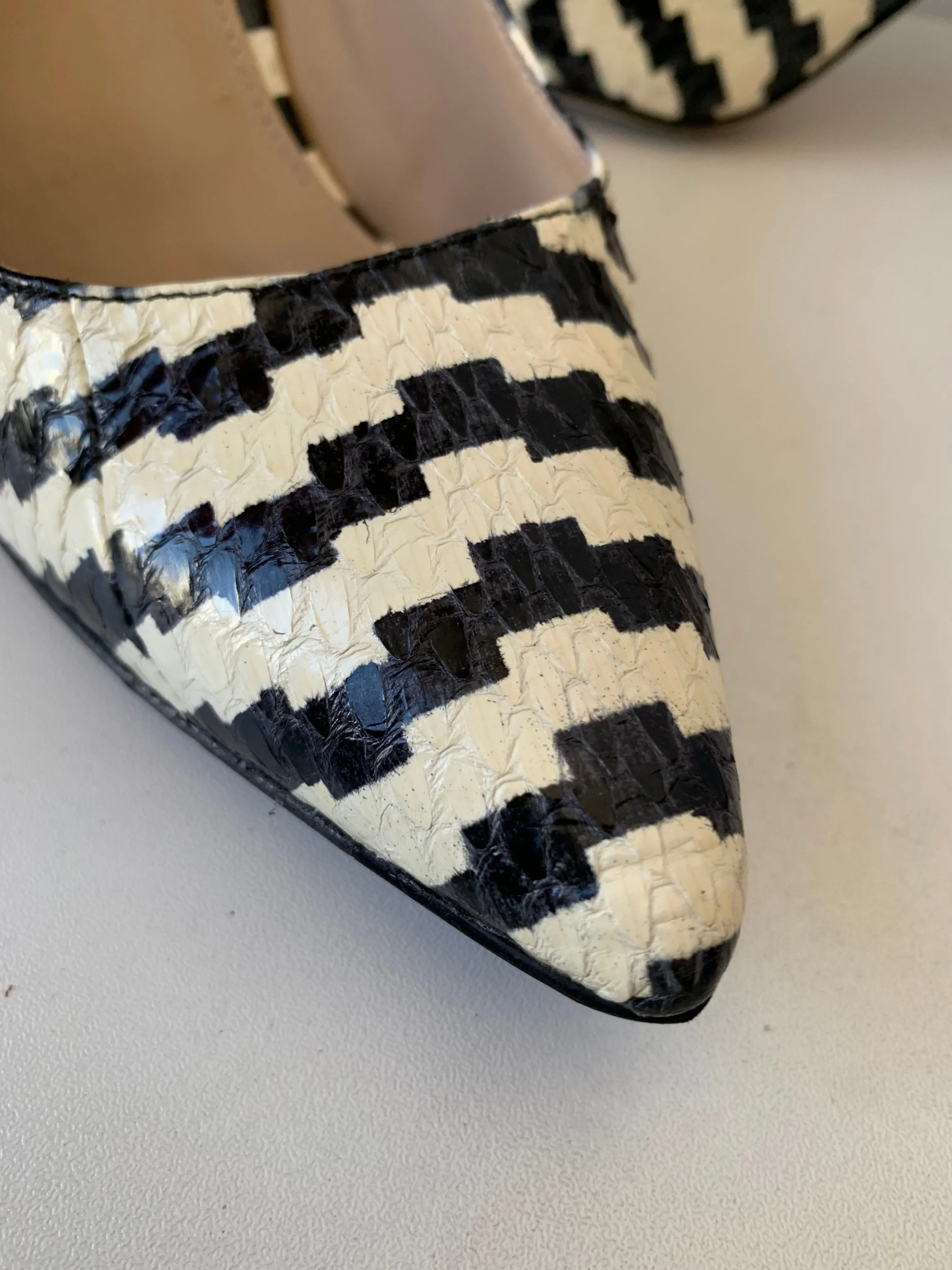 Via Spiga Black and White Carola Leather Zebra Print Pumps Size 8 Women’s