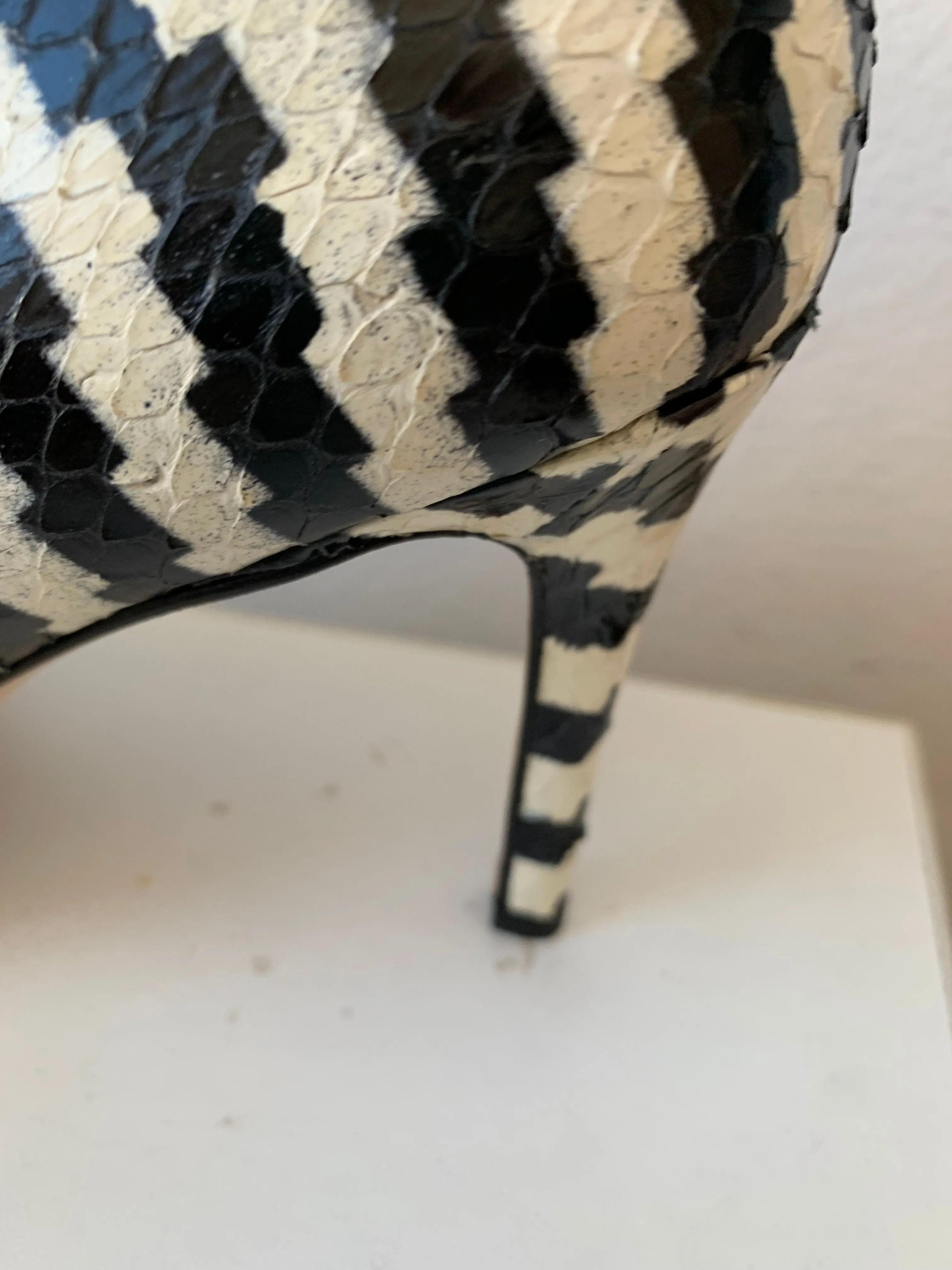 Via Spiga Black and White Carola Leather Zebra Print Pumps Size 8 Women’s