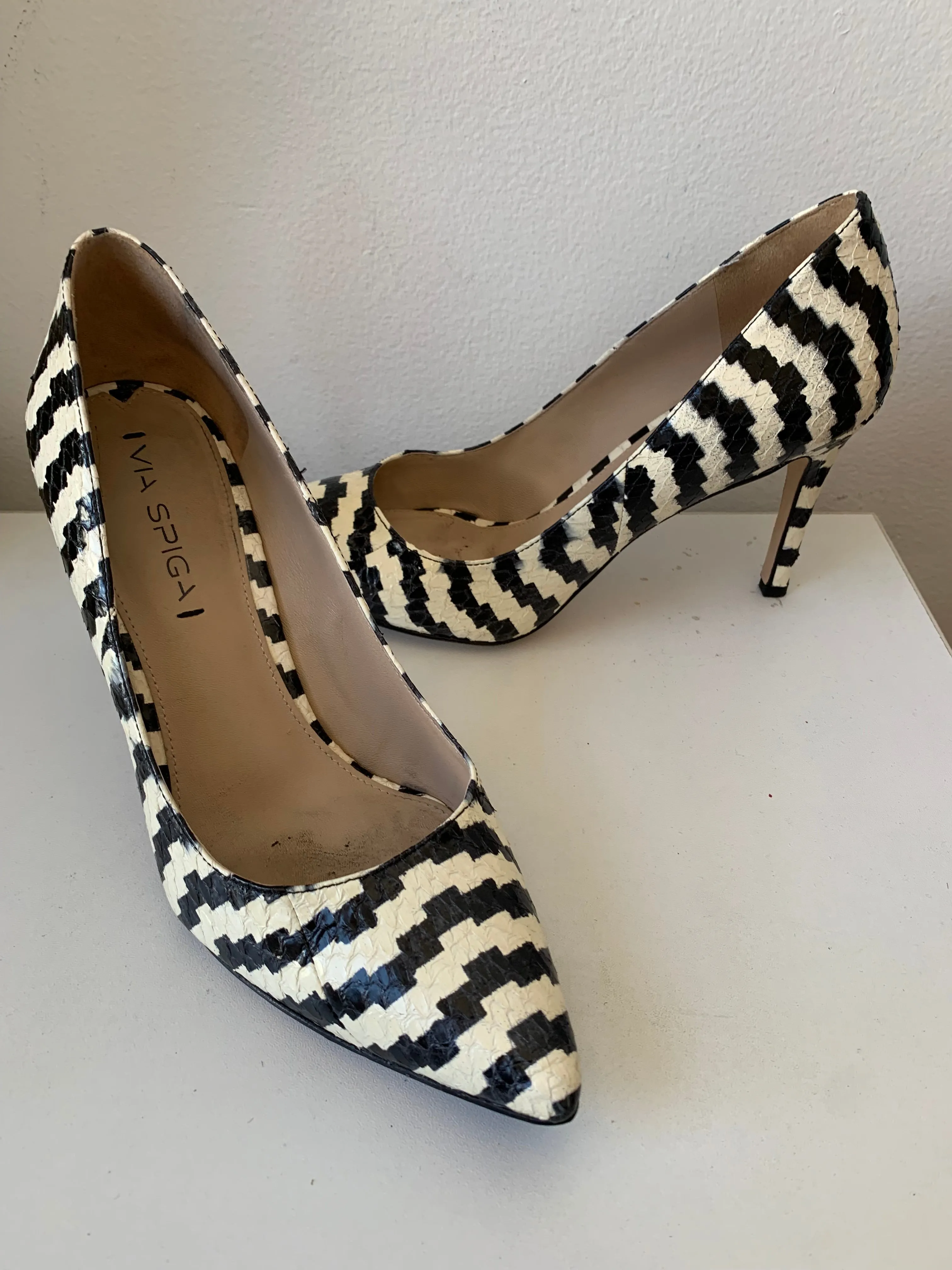 Via Spiga Black and White Carola Leather Zebra Print Pumps Size 8 Women’s